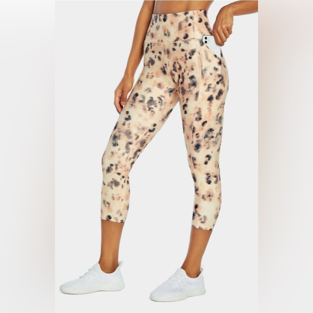 Marika Carson Side Pocket Mid Calf Cheetah Capri Leggings